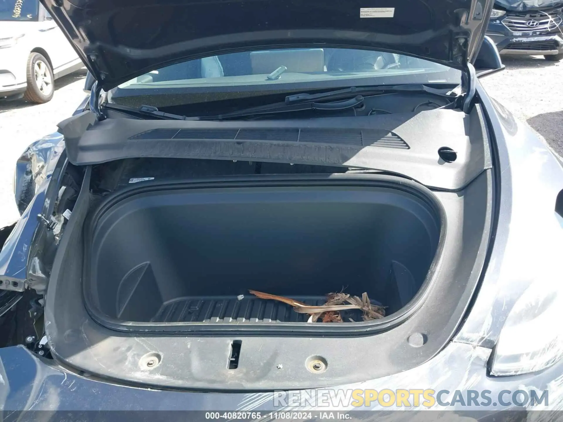 10 Photograph of a damaged car 7SAYGDEE6NA003715 TESLA MODEL Y 2022