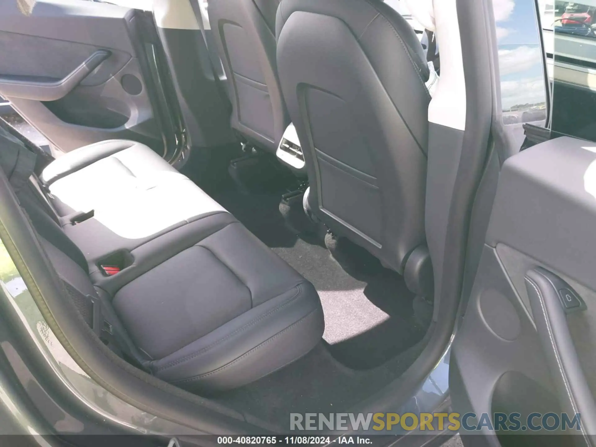 8 Photograph of a damaged car 7SAYGDEE6NA003715 TESLA MODEL Y 2022