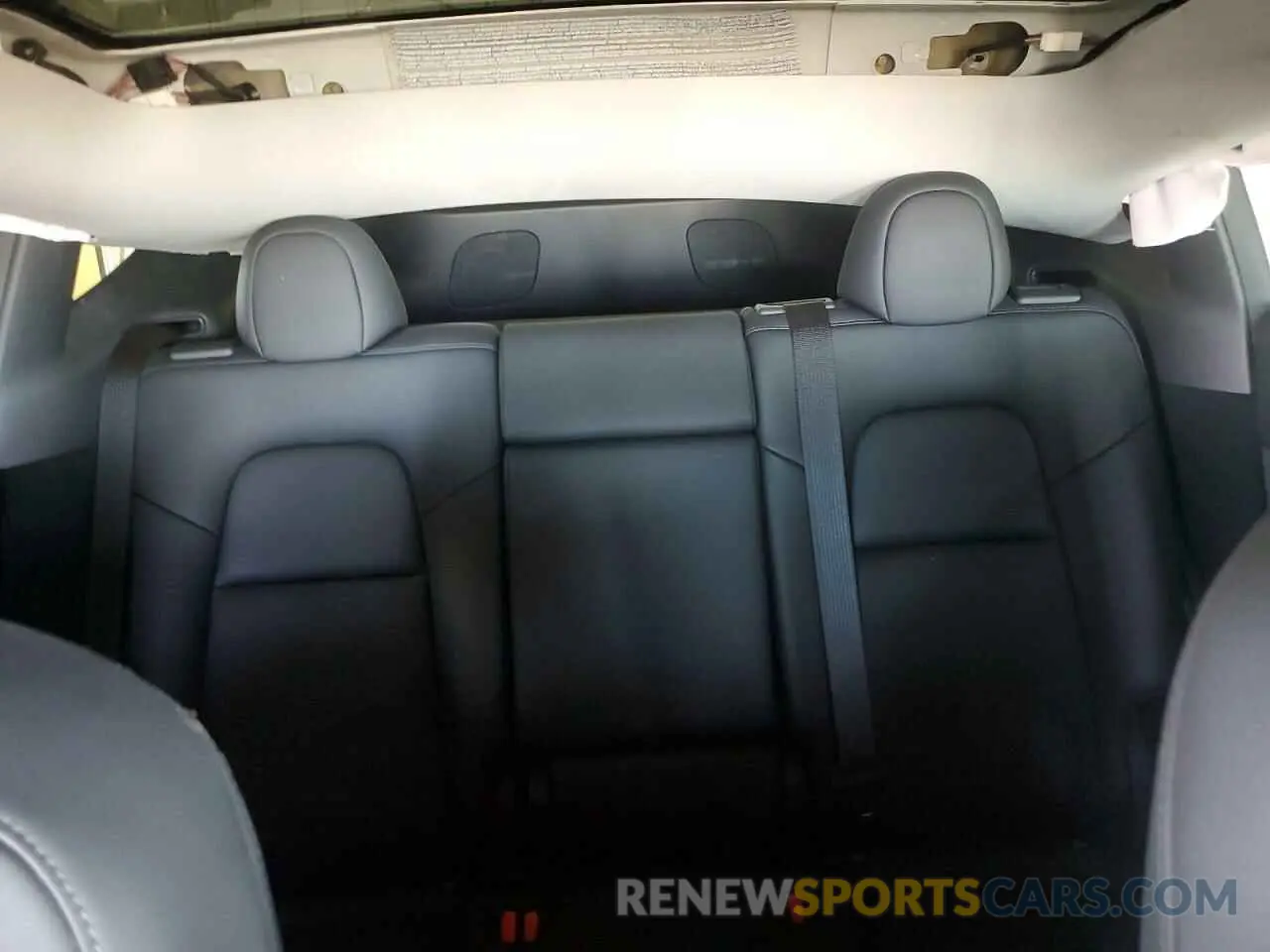 10 Photograph of a damaged car 7SAYGDEE6NA018764 TESLA MODEL Y 2022