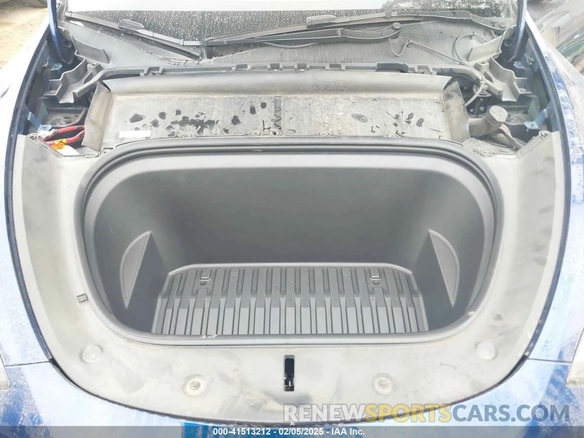 10 Photograph of a damaged car 7SAYGDEE6NA021115 TESLA MODEL Y 2022