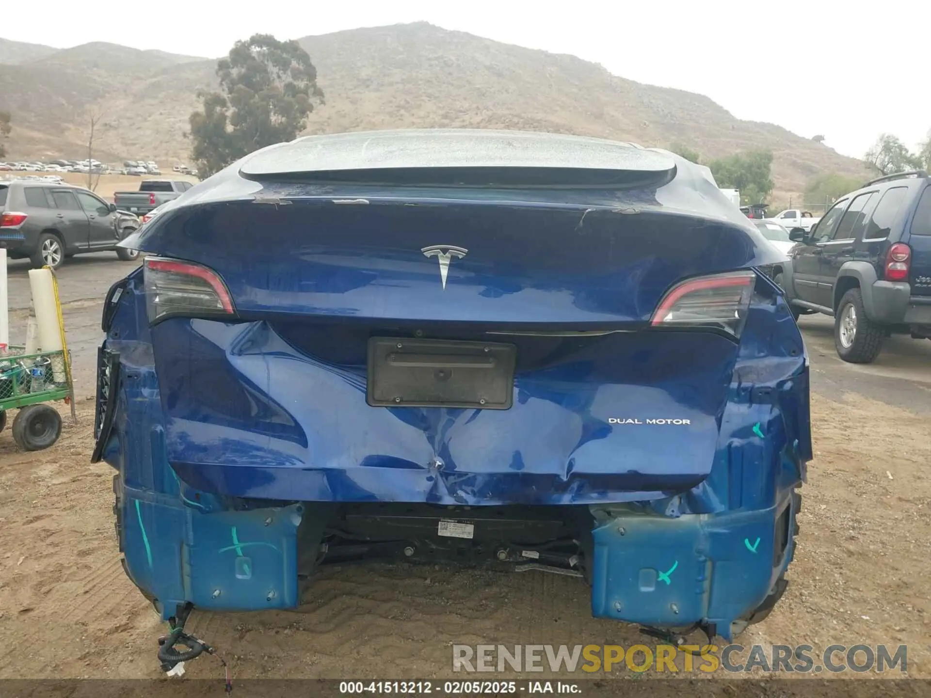 17 Photograph of a damaged car 7SAYGDEE6NA021115 TESLA MODEL Y 2022