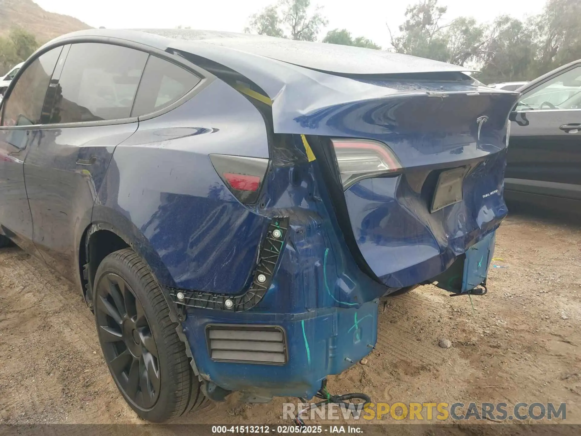 6 Photograph of a damaged car 7SAYGDEE6NA021115 TESLA MODEL Y 2022