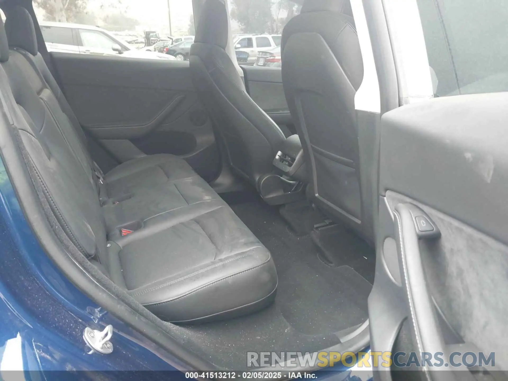 8 Photograph of a damaged car 7SAYGDEE6NA021115 TESLA MODEL Y 2022