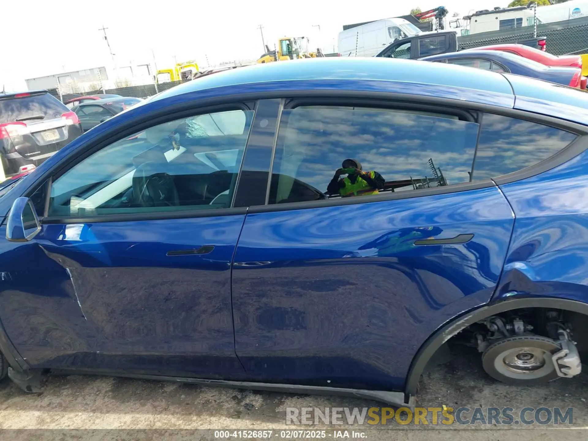 14 Photograph of a damaged car 7SAYGDEE6NF318372 TESLA MODEL Y 2022
