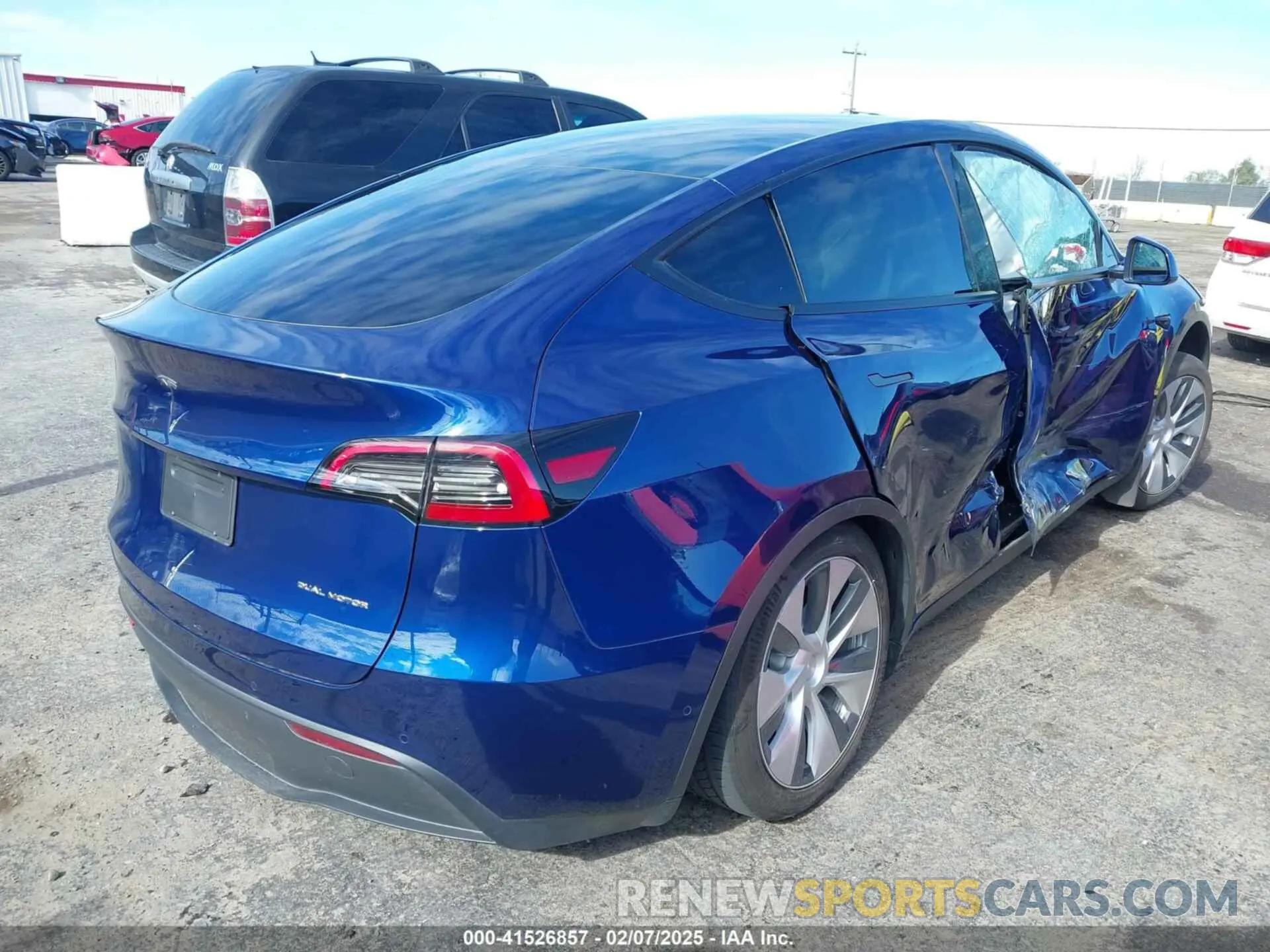 4 Photograph of a damaged car 7SAYGDEE6NF318372 TESLA MODEL Y 2022