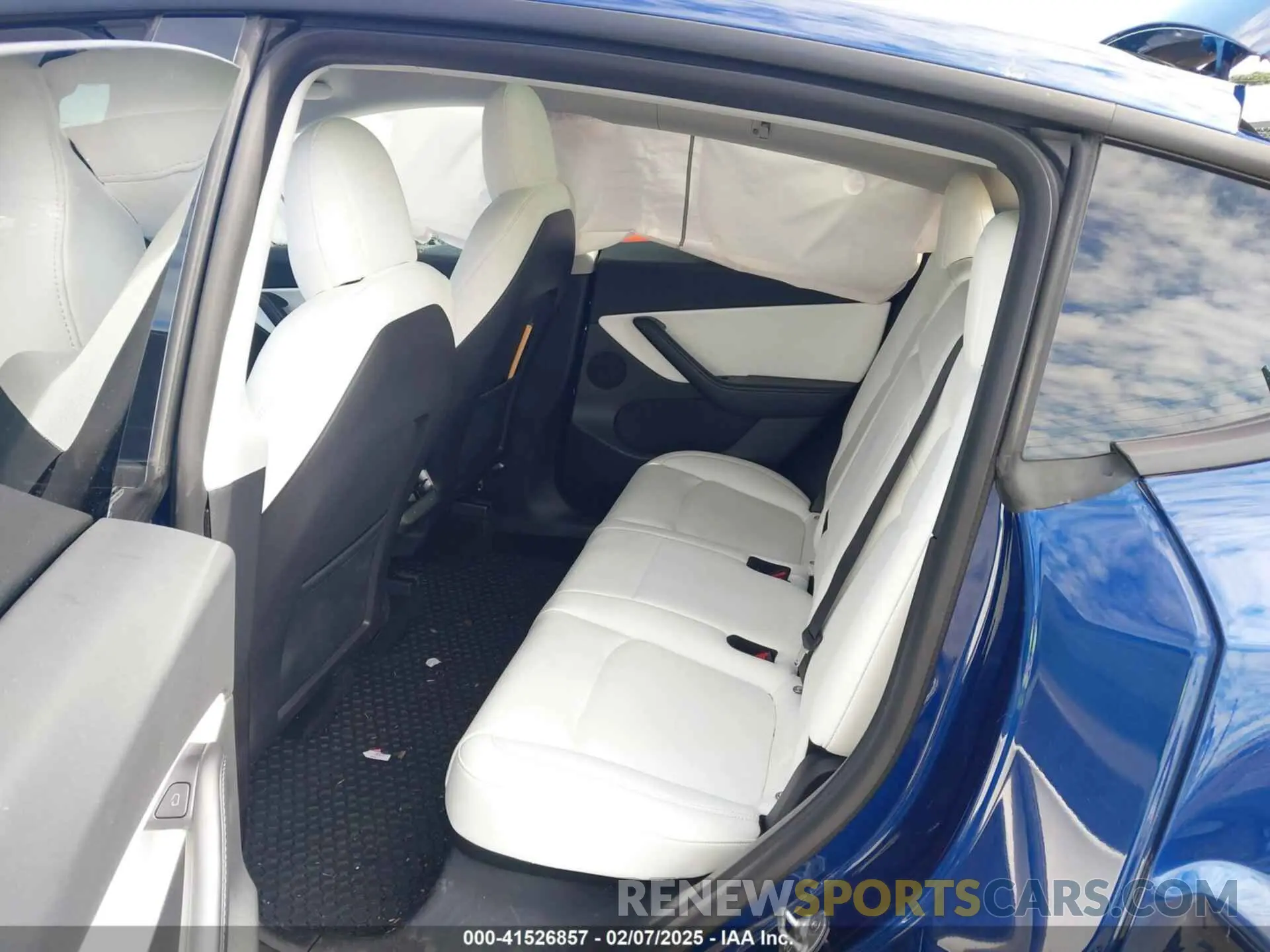 8 Photograph of a damaged car 7SAYGDEE6NF318372 TESLA MODEL Y 2022