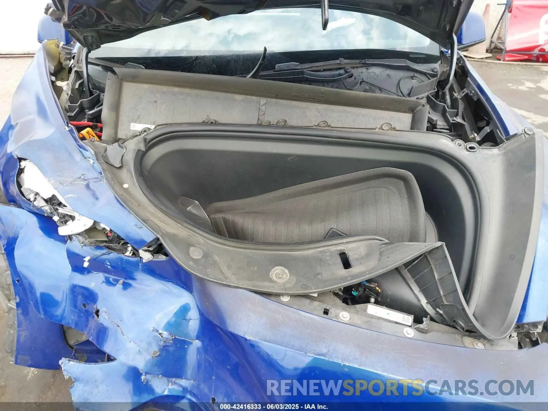 10 Photograph of a damaged car 7SAYGDEE6NF331199 TESLA MODEL Y 2022