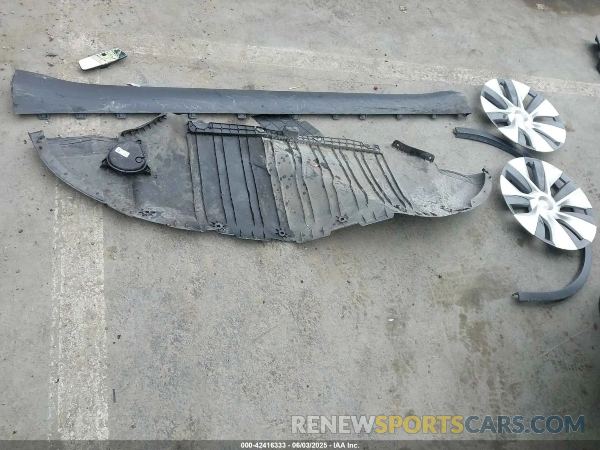11 Photograph of a damaged car 7SAYGDEE6NF331199 TESLA MODEL Y 2022