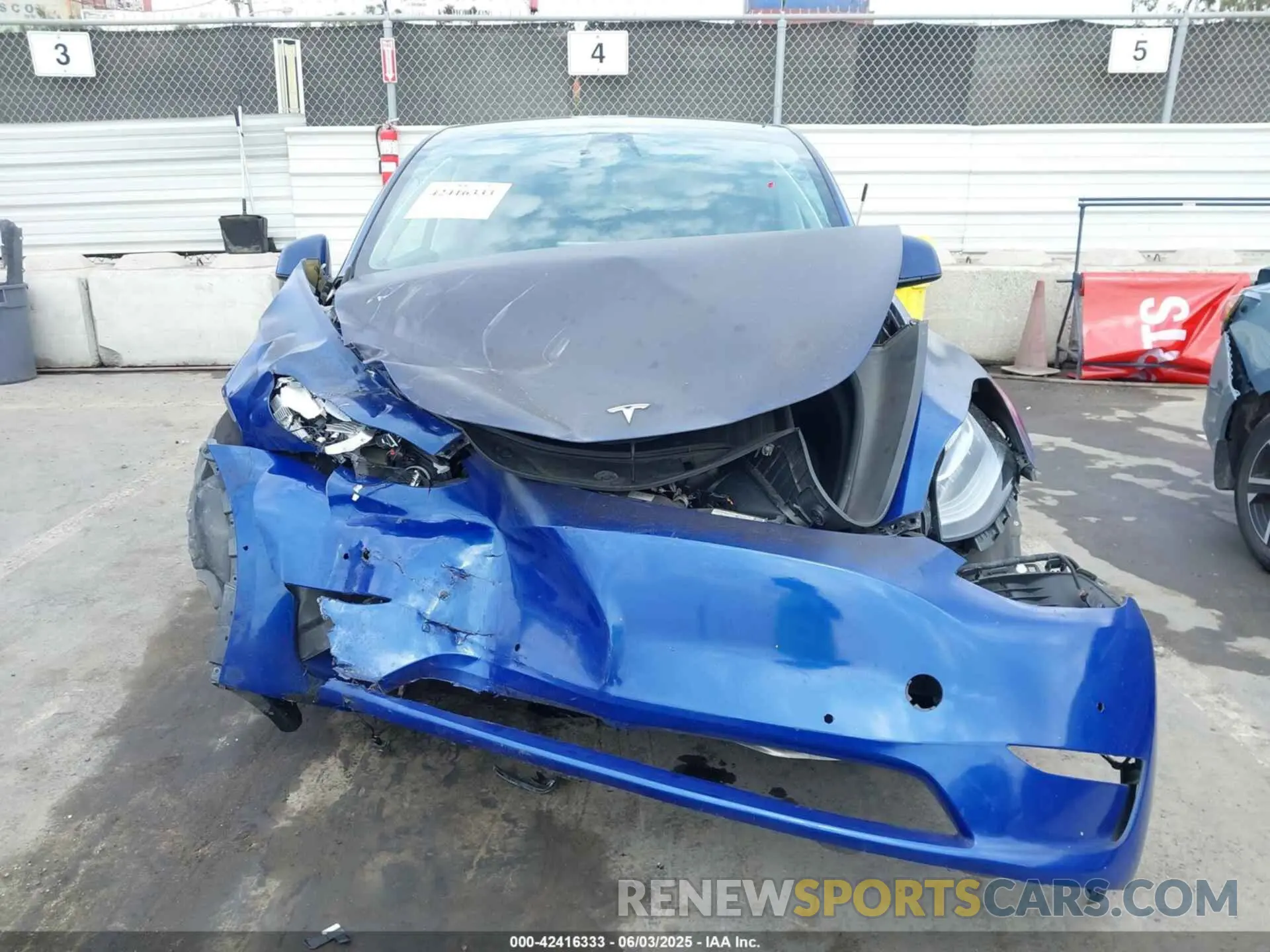 12 Photograph of a damaged car 7SAYGDEE6NF331199 TESLA MODEL Y 2022