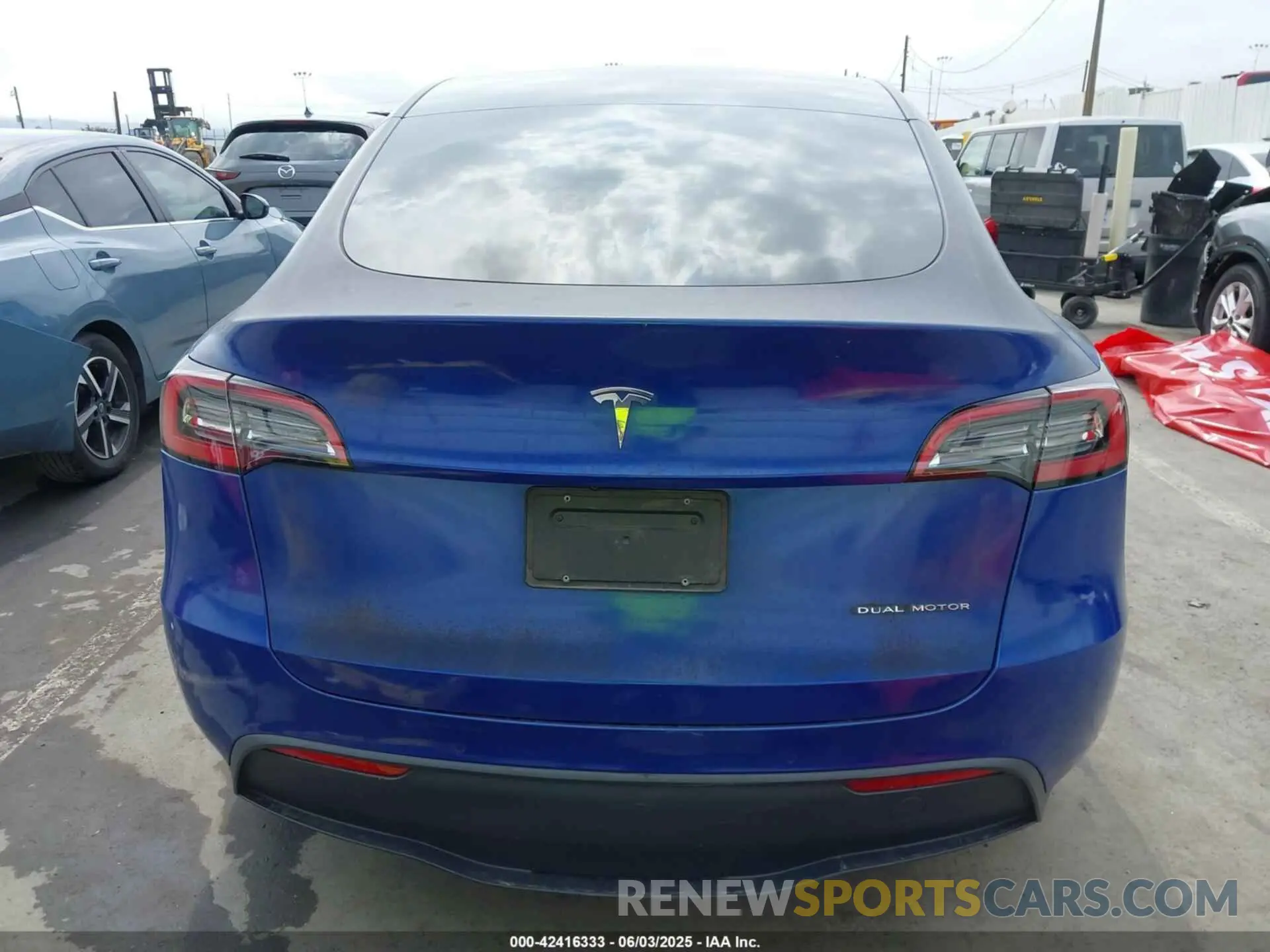 16 Photograph of a damaged car 7SAYGDEE6NF331199 TESLA MODEL Y 2022