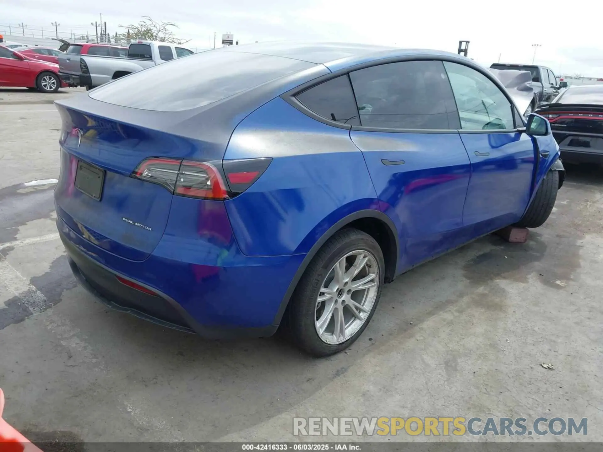 4 Photograph of a damaged car 7SAYGDEE6NF331199 TESLA MODEL Y 2022
