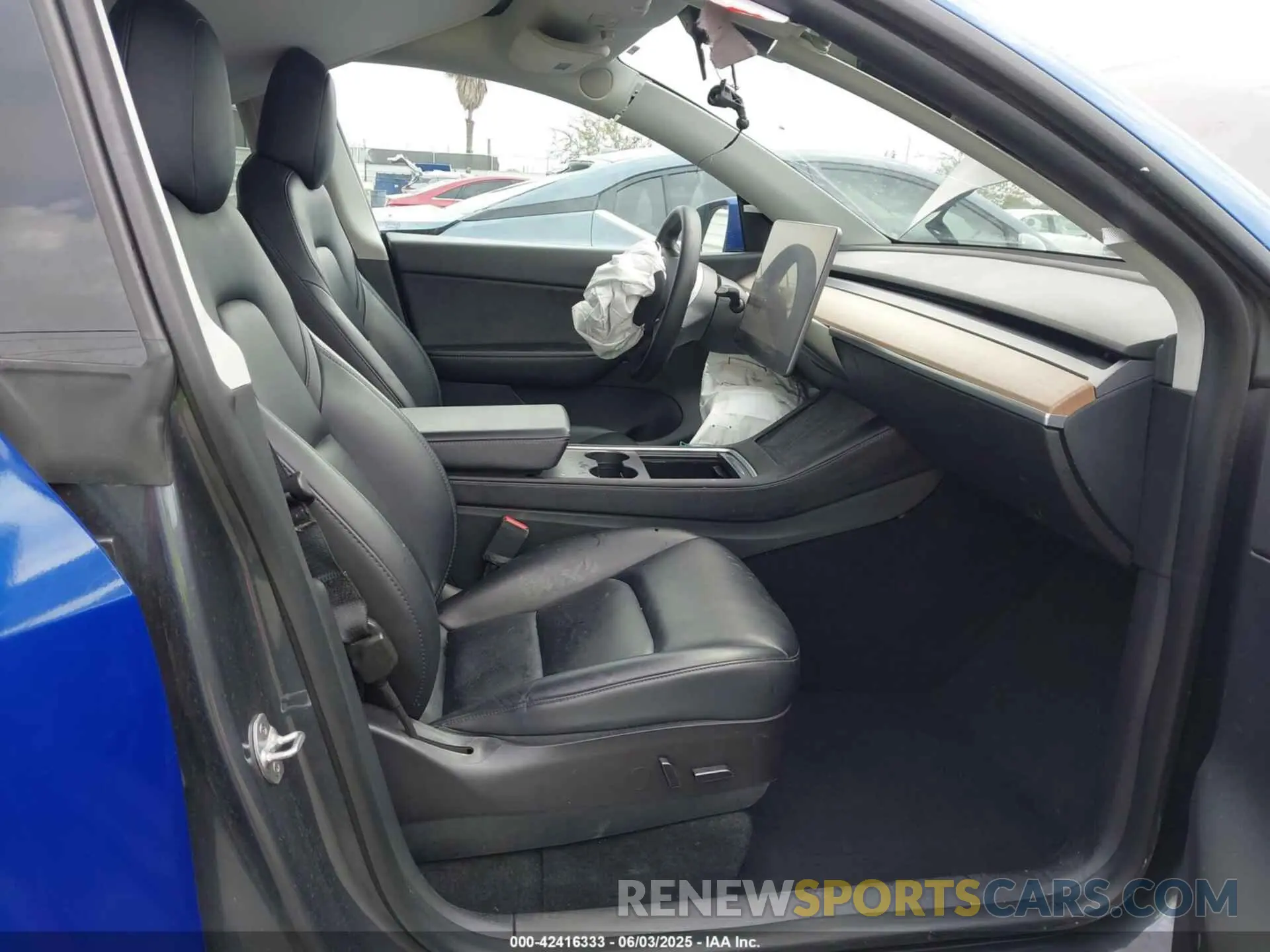 5 Photograph of a damaged car 7SAYGDEE6NF331199 TESLA MODEL Y 2022