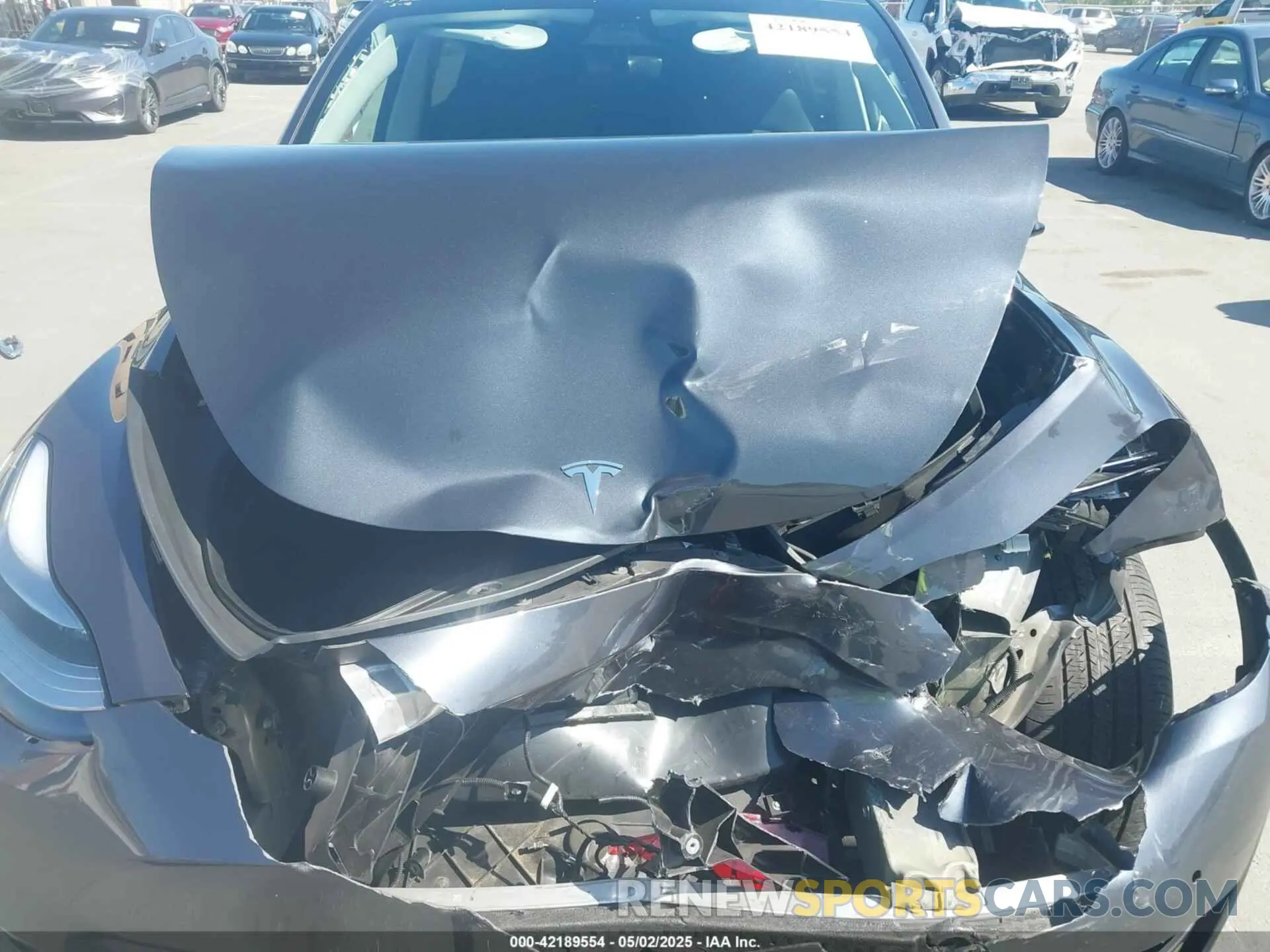 10 Photograph of a damaged car 7SAYGDEE6NF344583 TESLA MODEL Y 2022
