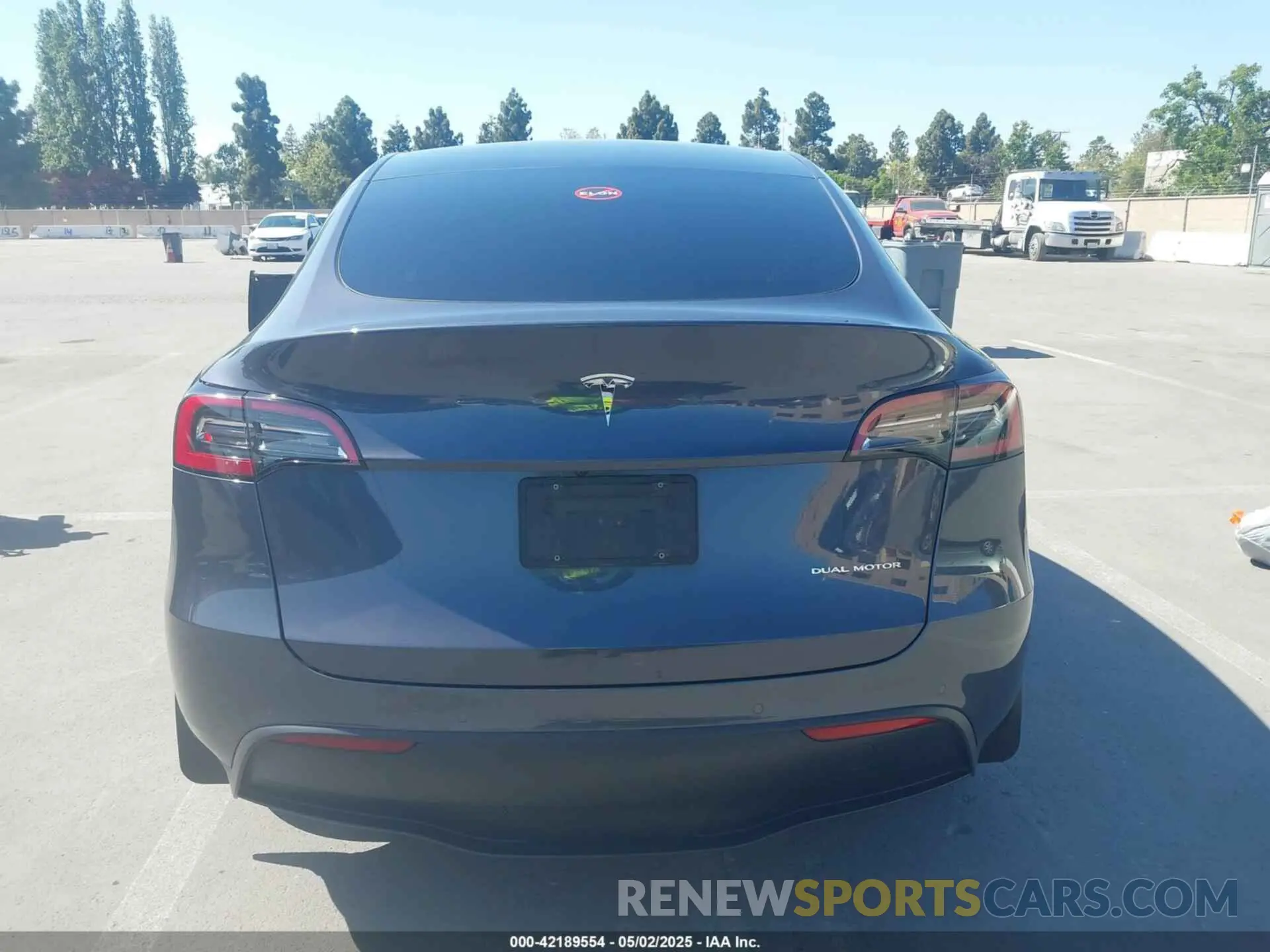 16 Photograph of a damaged car 7SAYGDEE6NF344583 TESLA MODEL Y 2022