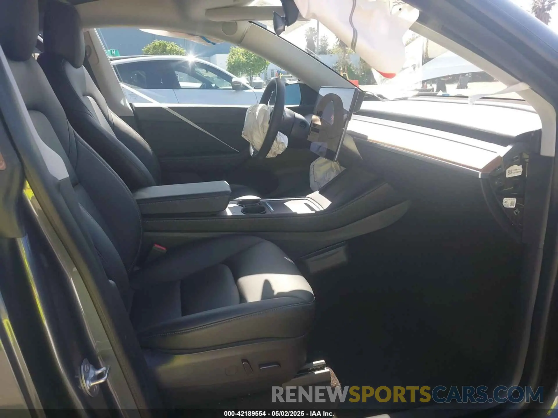 5 Photograph of a damaged car 7SAYGDEE6NF344583 TESLA MODEL Y 2022