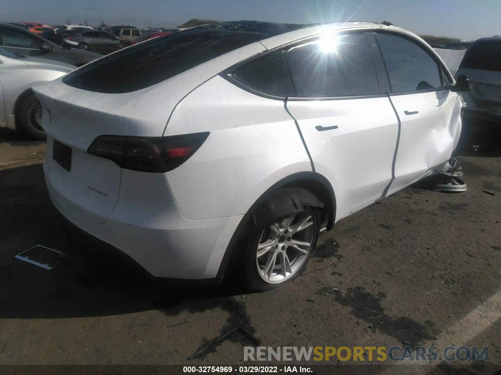 4 Photograph of a damaged car 7SAYGDEE6NF355082 TESLA MODEL Y 2022