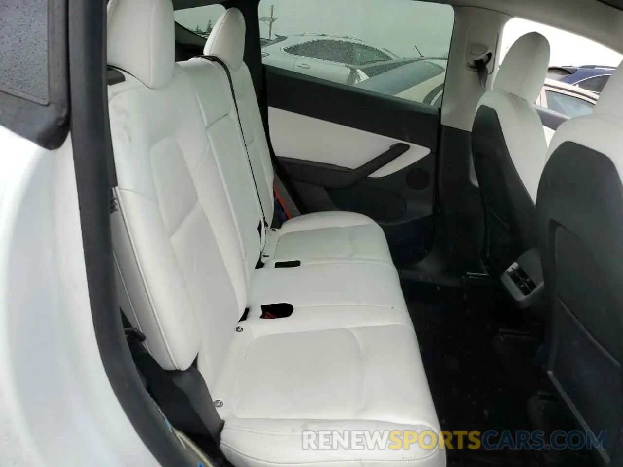 11 Photograph of a damaged car 7SAYGDEE6NF358063 TESLA MODEL Y 2022