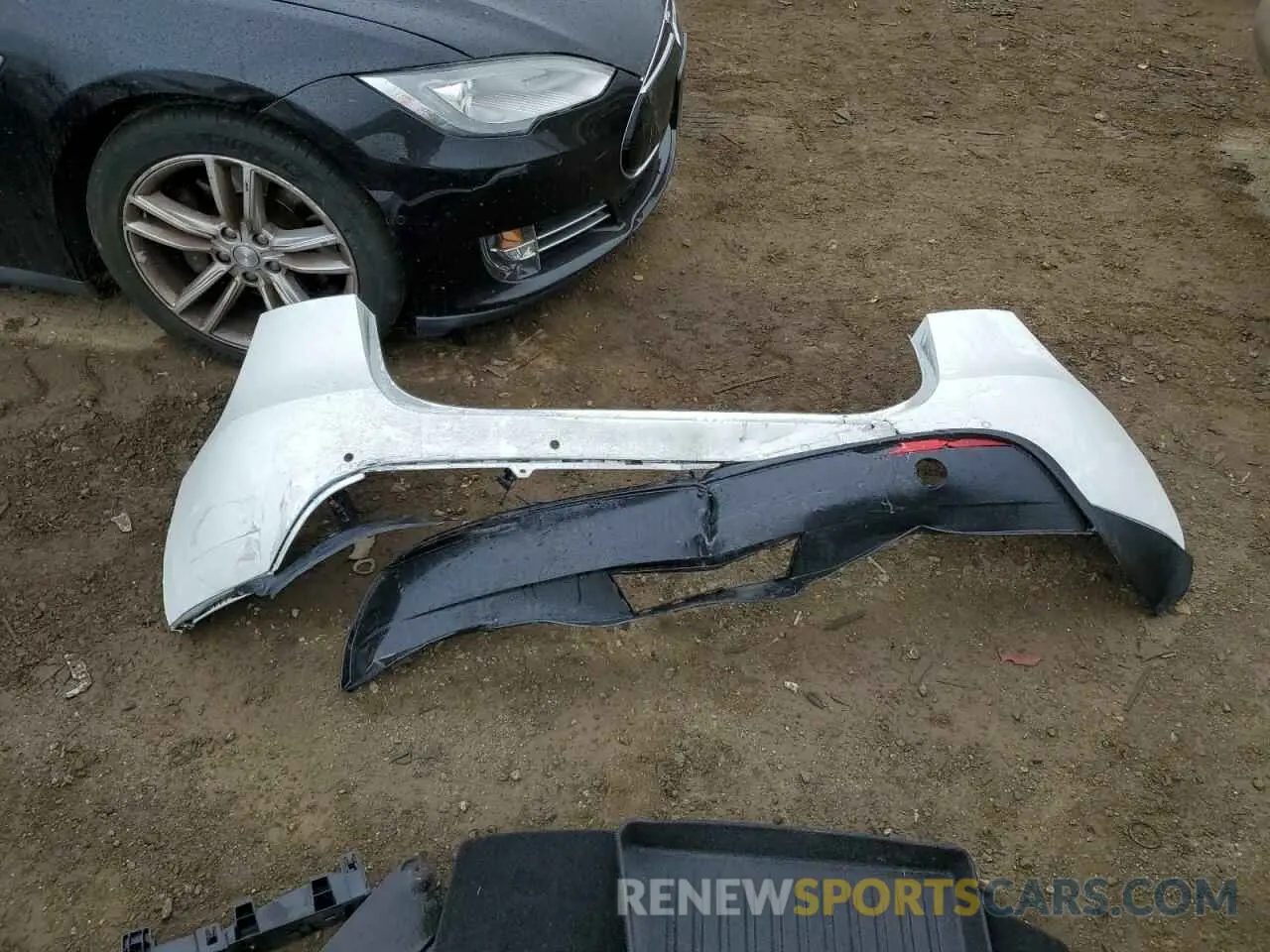 13 Photograph of a damaged car 7SAYGDEE6NF358063 TESLA MODEL Y 2022