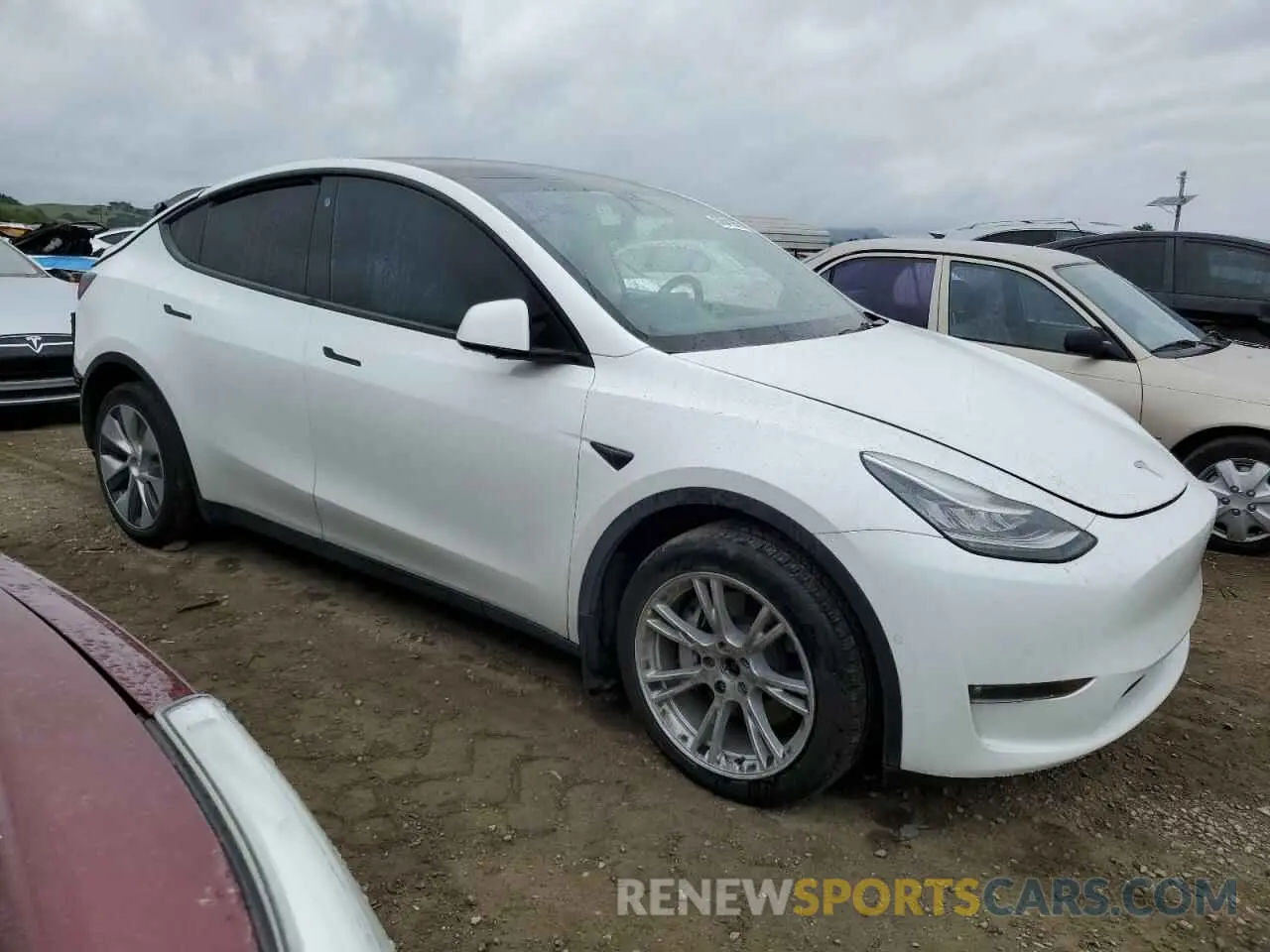 4 Photograph of a damaged car 7SAYGDEE6NF358063 TESLA MODEL Y 2022