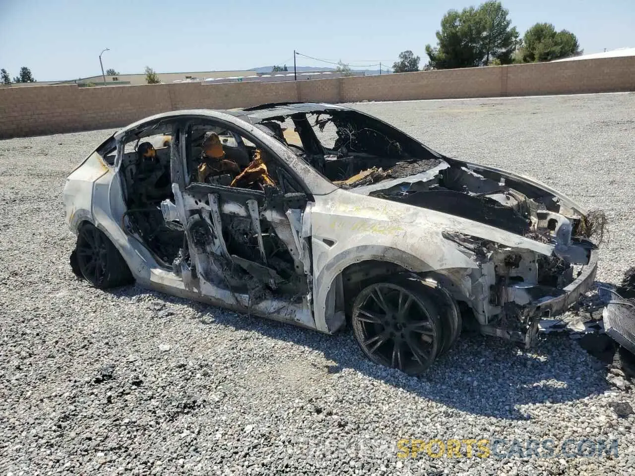 4 Photograph of a damaged car 7SAYGDEE6NF362582 TESLA MODEL Y 2022