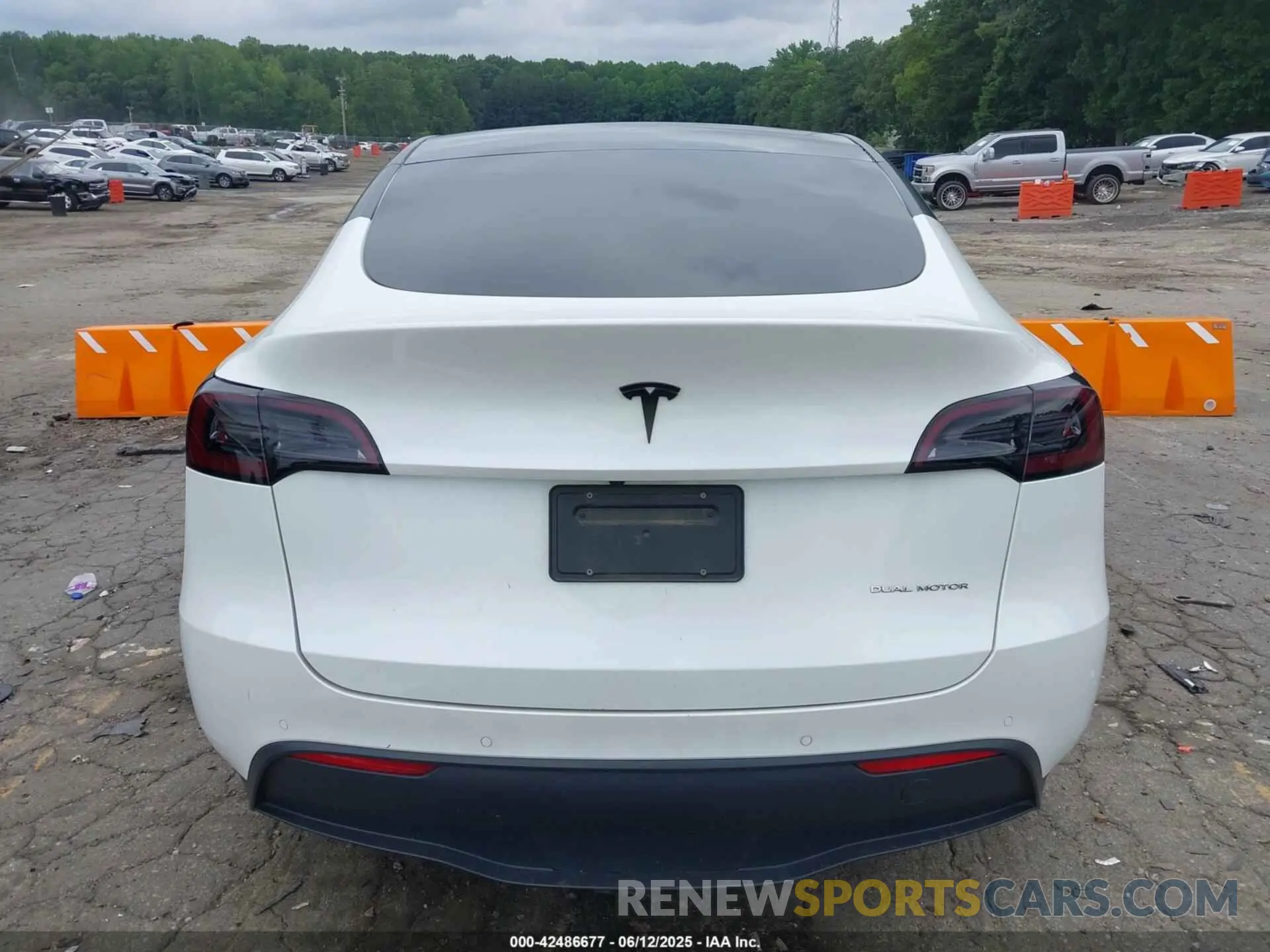 15 Photograph of a damaged car 7SAYGDEE6NF364669 TESLA MODEL Y 2022