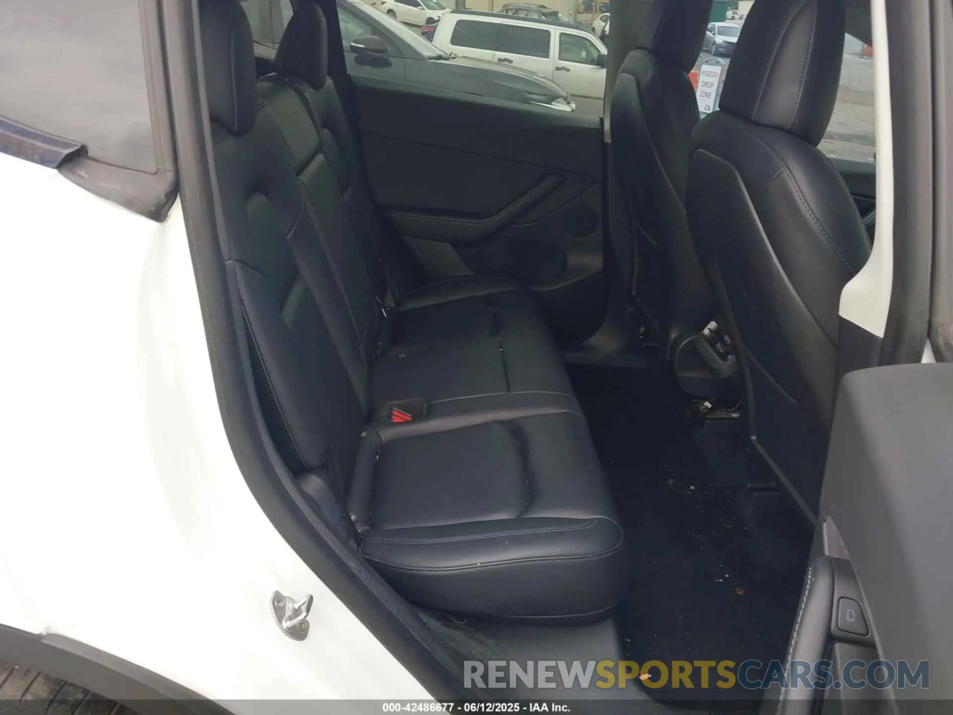 8 Photograph of a damaged car 7SAYGDEE6NF364669 TESLA MODEL Y 2022