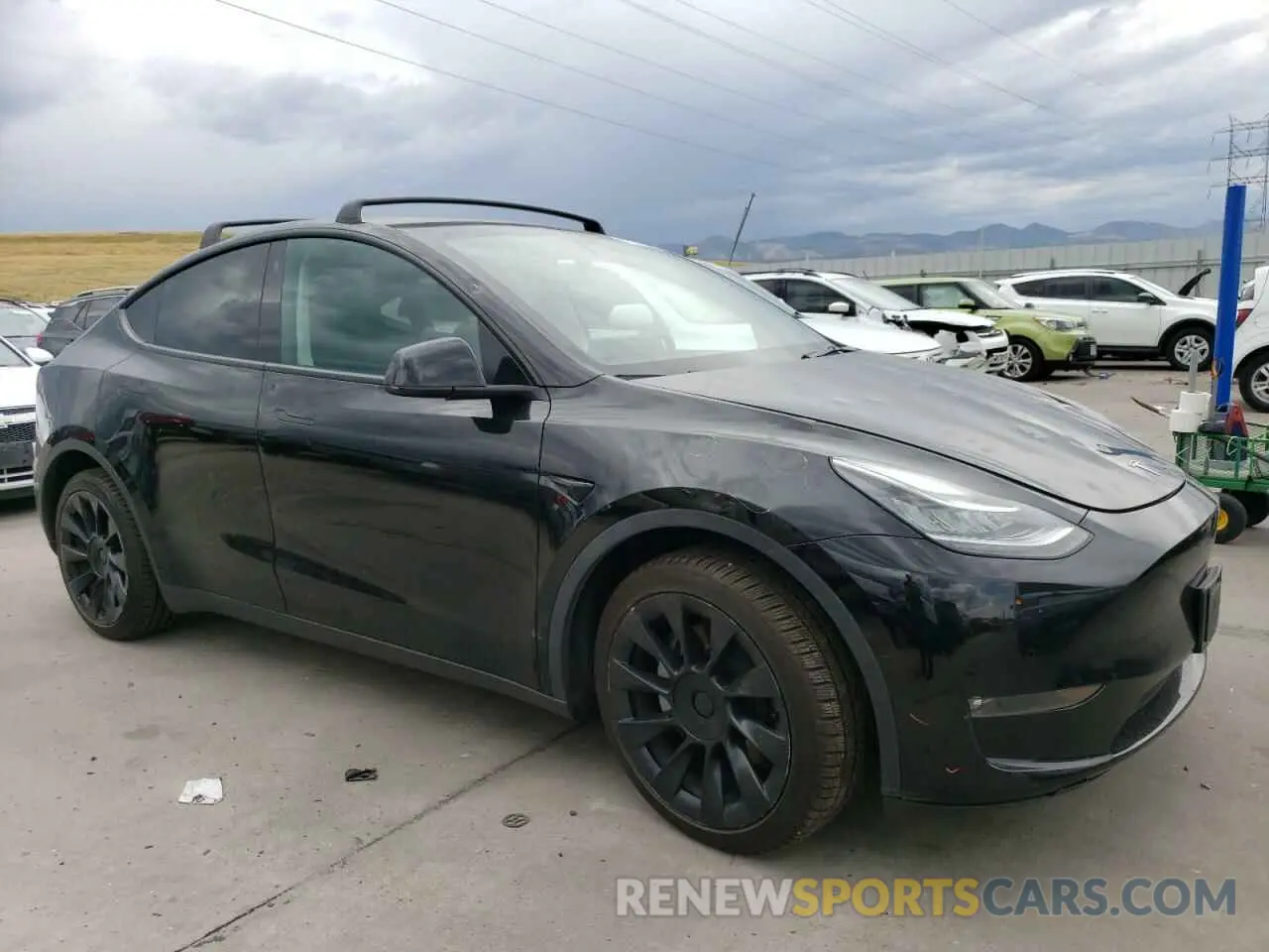 4 Photograph of a damaged car 7SAYGDEE6NF367507 TESLA MODEL Y 2022