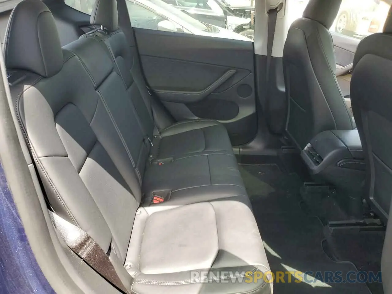 11 Photograph of a damaged car 7SAYGDEE6NF369354 TESLA MODEL Y 2022