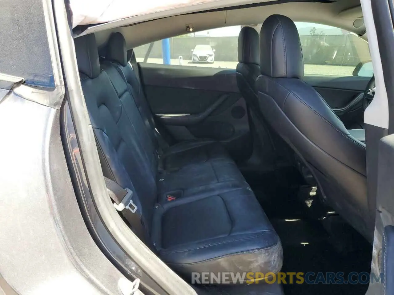 11 Photograph of a damaged car 7SAYGDEE6NF385036 TESLA MODEL Y 2022