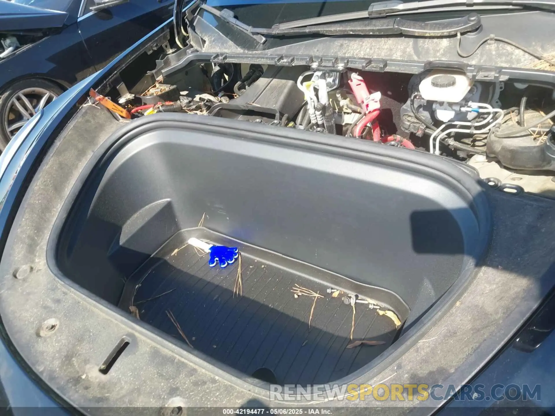 10 Photograph of a damaged car 7SAYGDEE6NF385120 TESLA MODEL Y 2022