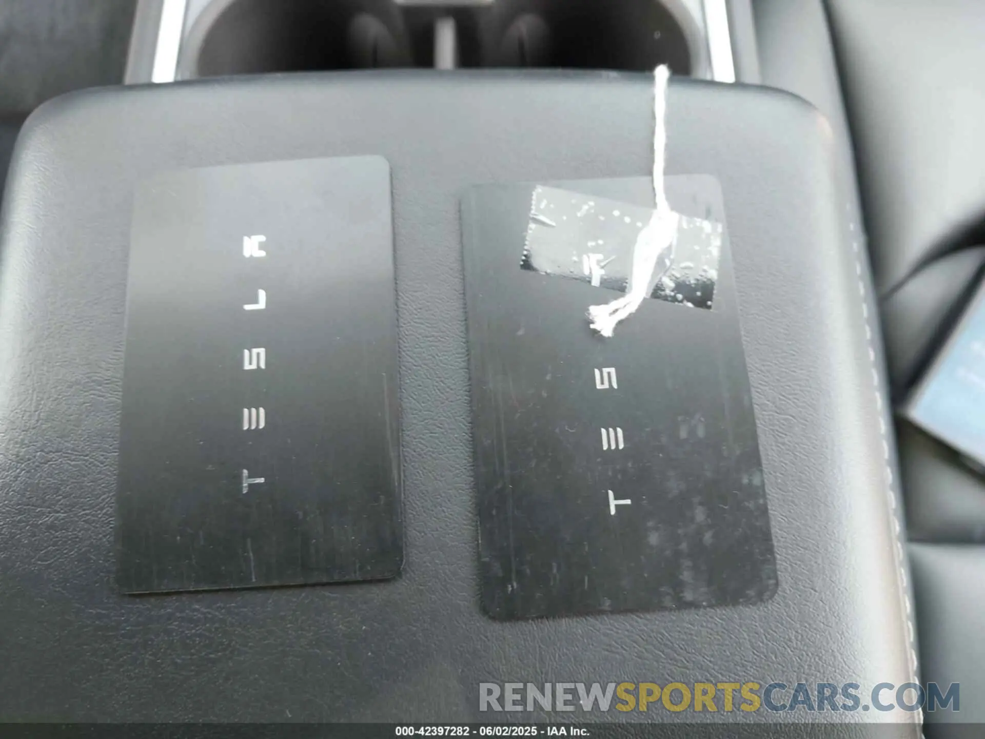 11 Photograph of a damaged car 7SAYGDEE6NF400487 TESLA MODEL Y 2022