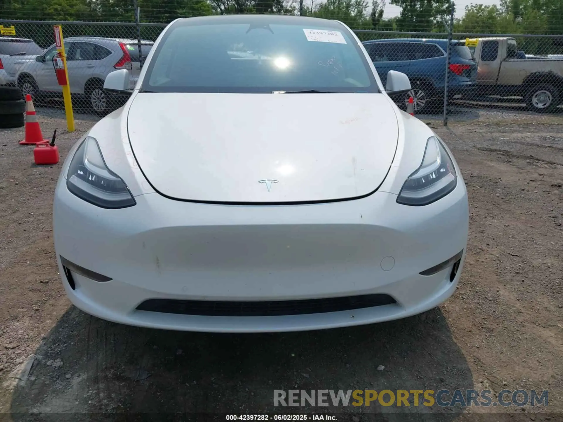 12 Photograph of a damaged car 7SAYGDEE6NF400487 TESLA MODEL Y 2022