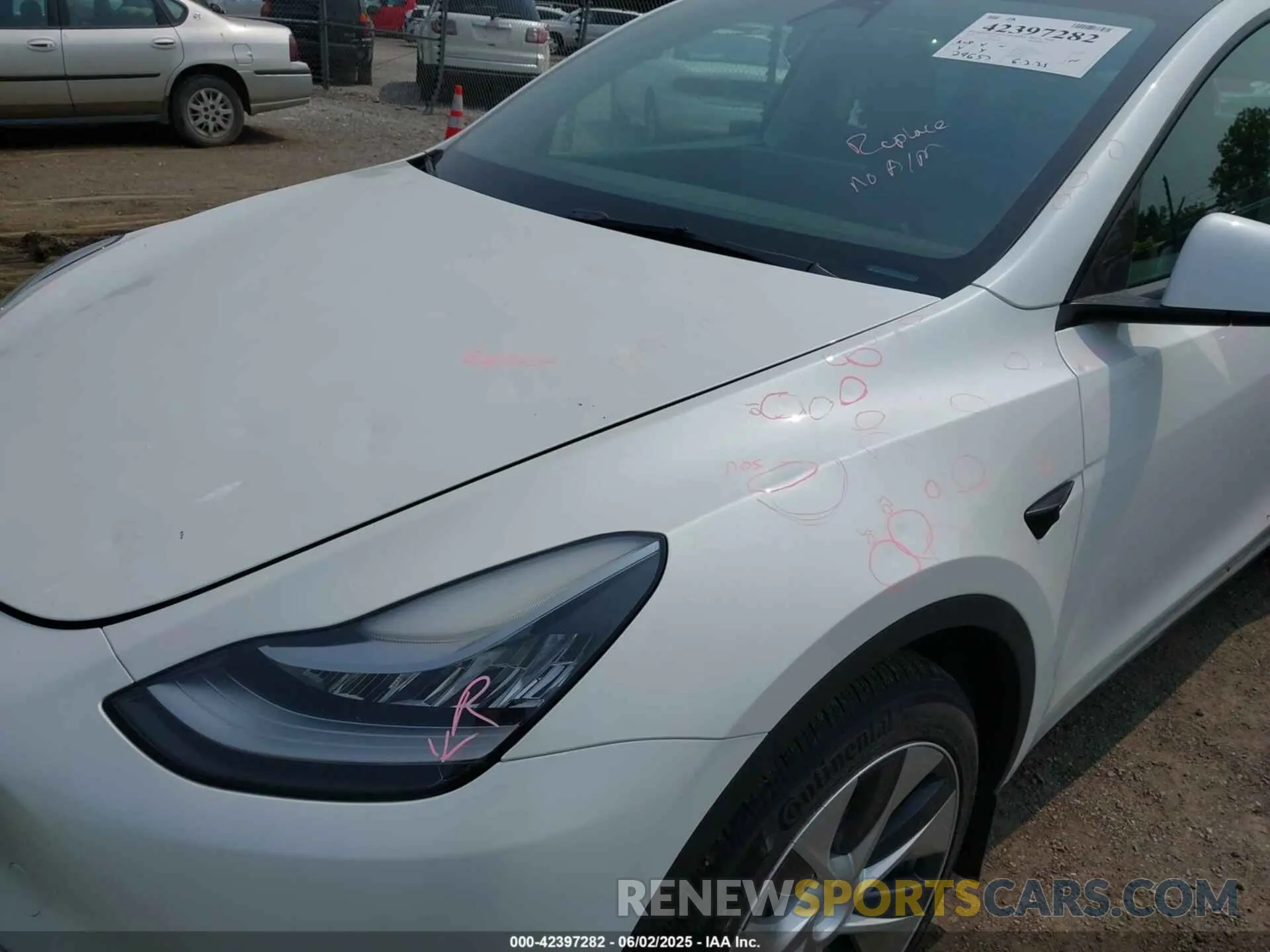 21 Photograph of a damaged car 7SAYGDEE6NF400487 TESLA MODEL Y 2022