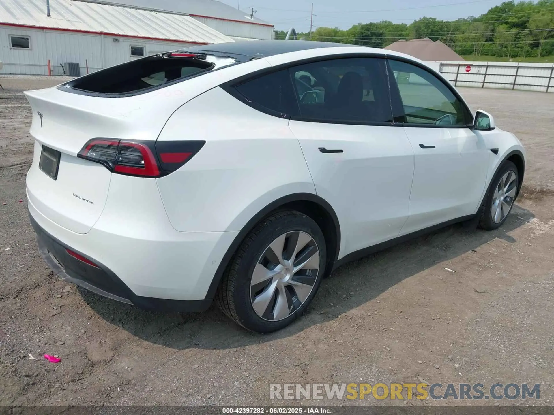 4 Photograph of a damaged car 7SAYGDEE6NF400487 TESLA MODEL Y 2022