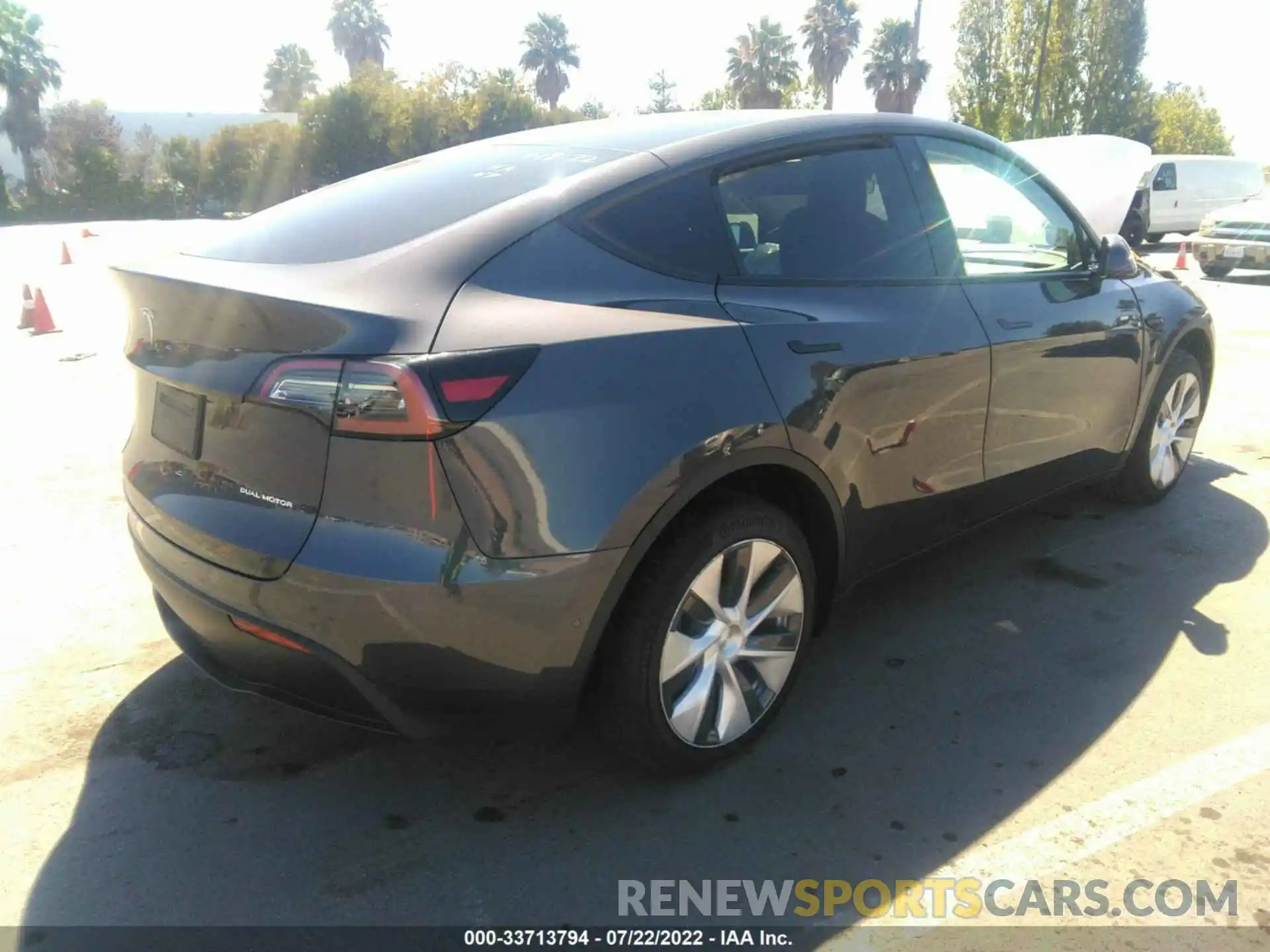 4 Photograph of a damaged car 7SAYGDEE6NF401865 TESLA MODEL Y 2022