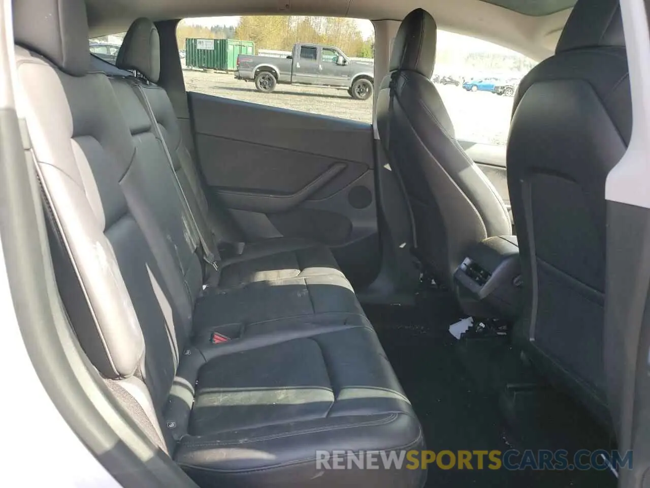 10 Photograph of a damaged car 7SAYGDEE6NF408976 TESLA MODEL Y 2022