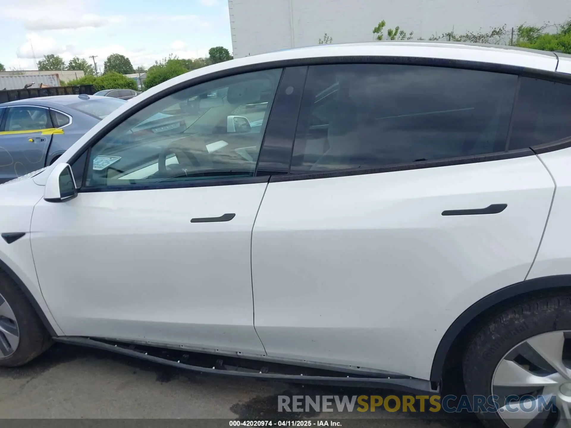 14 Photograph of a damaged car 7SAYGDEE6NF419332 TESLA MODEL Y 2022