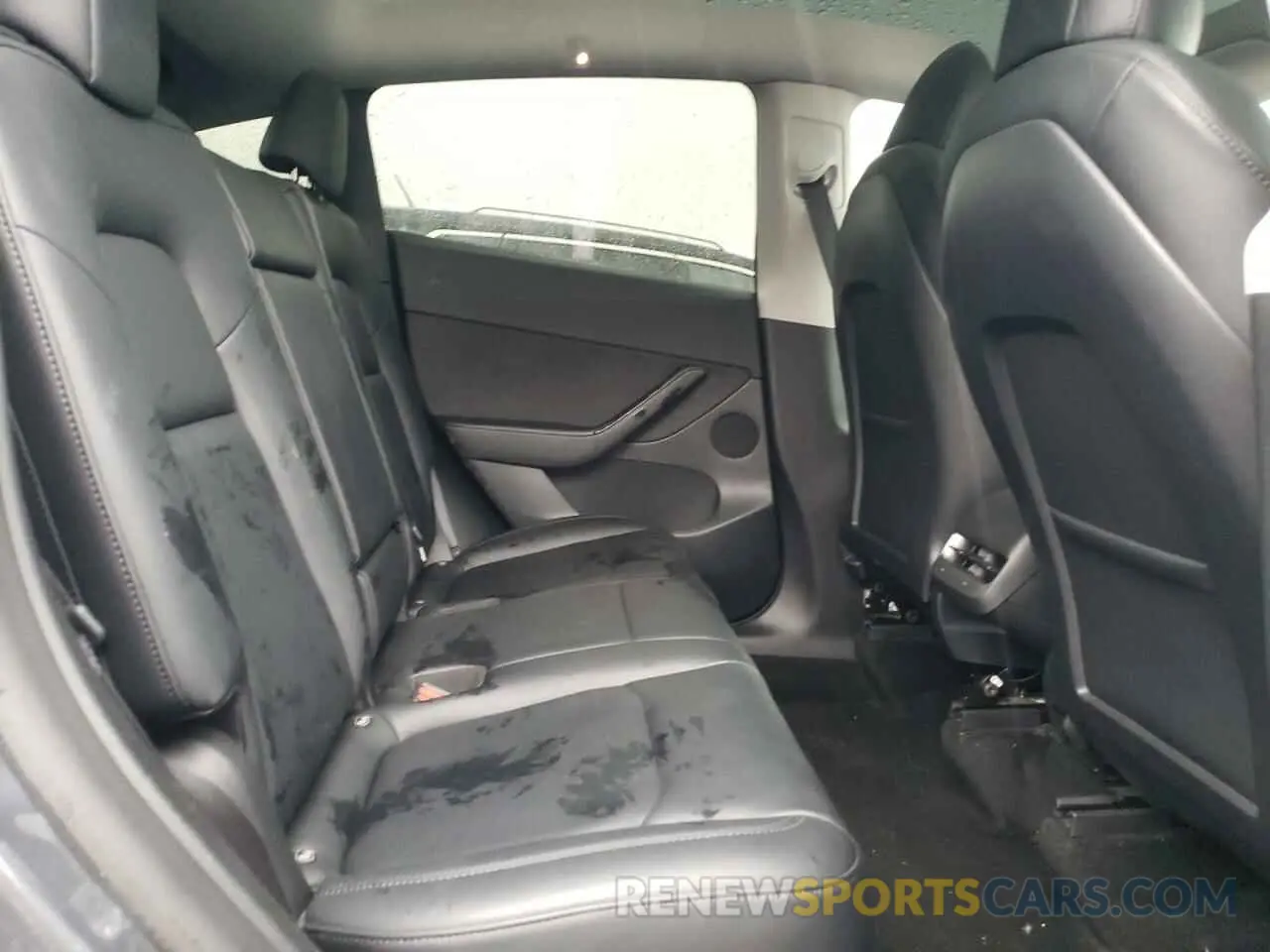 10 Photograph of a damaged car 7SAYGDEE6NF429407 TESLA MODEL Y 2022