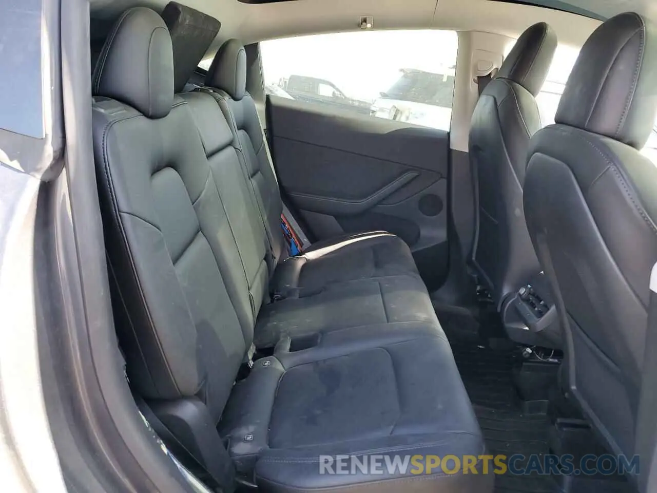 10 Photograph of a damaged car 7SAYGDEE6NF429701 TESLA MODEL Y 2022