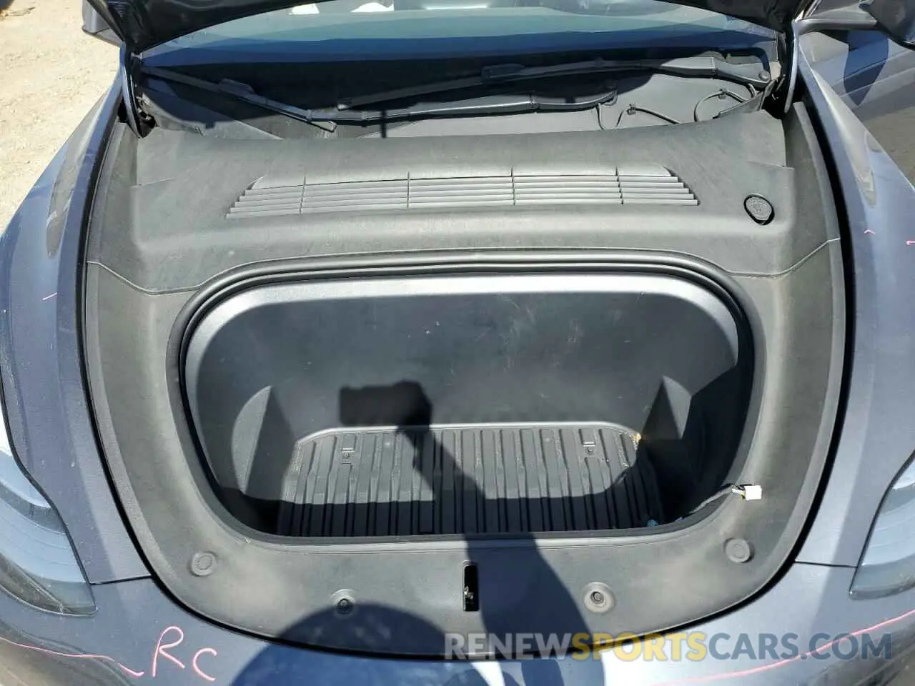 11 Photograph of a damaged car 7SAYGDEE6NF429701 TESLA MODEL Y 2022
