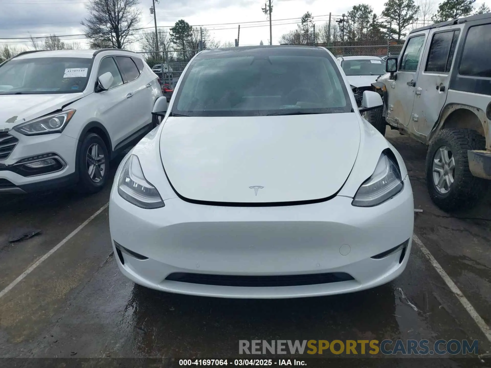 11 Photograph of a damaged car 7SAYGDEE6NF461788 TESLA MODEL Y 2022
