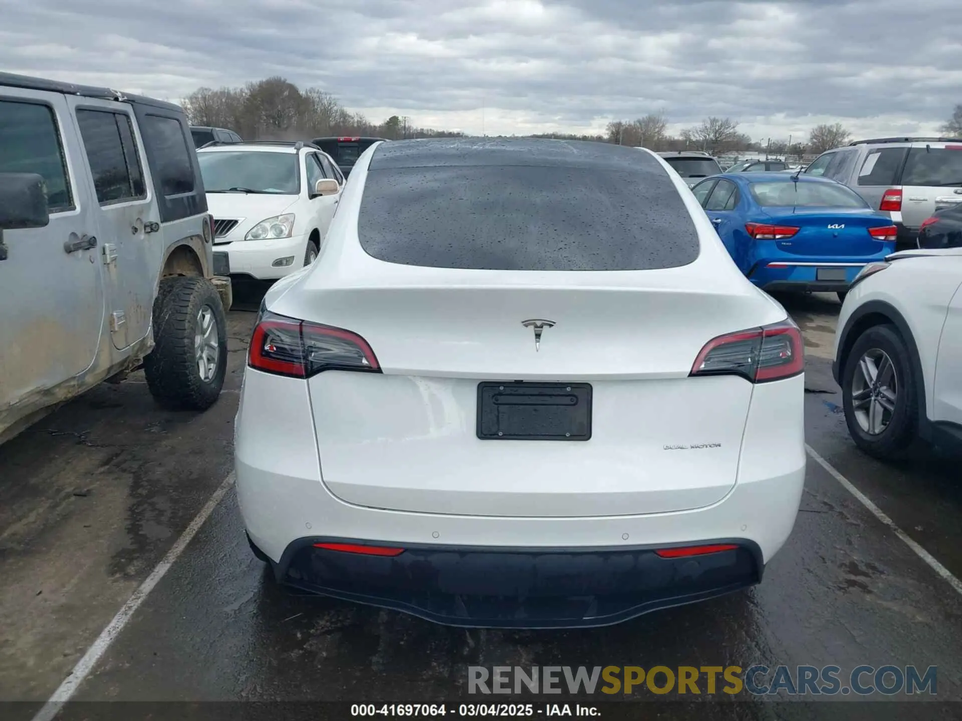 15 Photograph of a damaged car 7SAYGDEE6NF461788 TESLA MODEL Y 2022