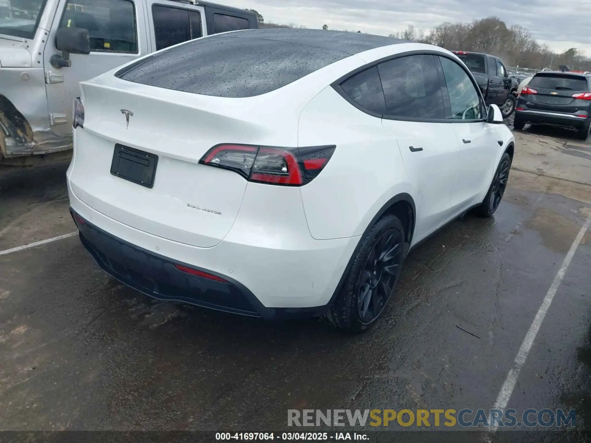 4 Photograph of a damaged car 7SAYGDEE6NF461788 TESLA MODEL Y 2022