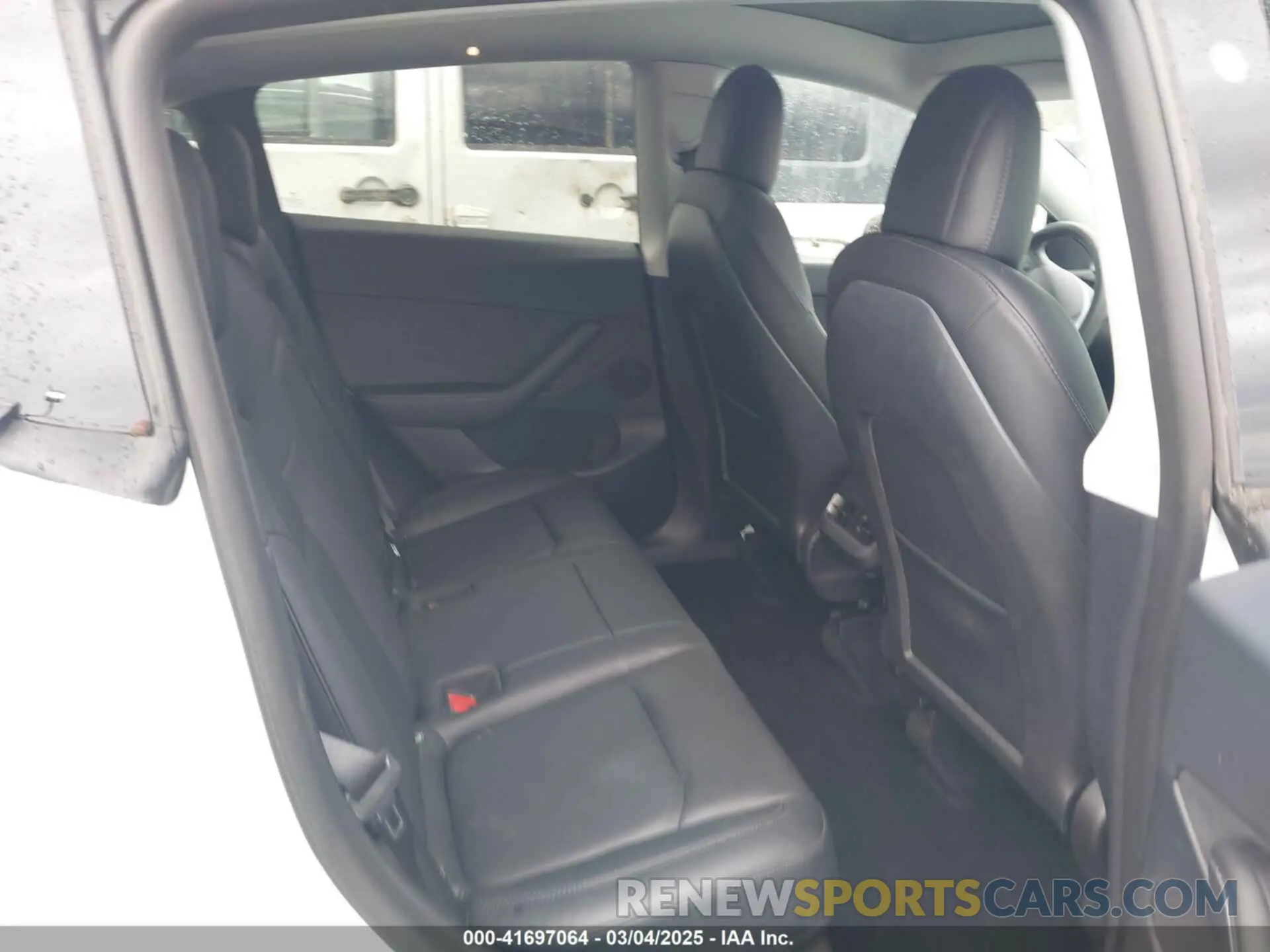 8 Photograph of a damaged car 7SAYGDEE6NF461788 TESLA MODEL Y 2022
