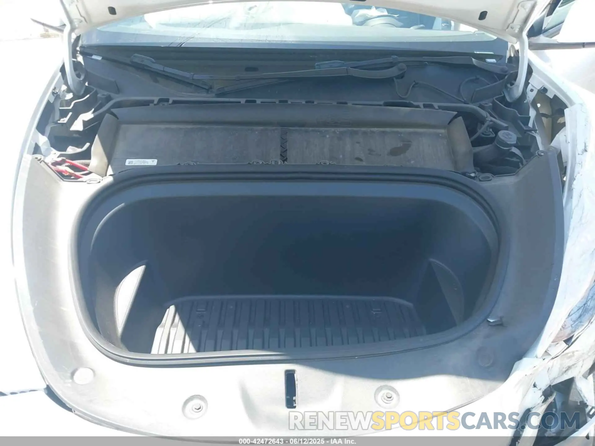 10 Photograph of a damaged car 7SAYGDEE6NF481300 TESLA MODEL Y 2022