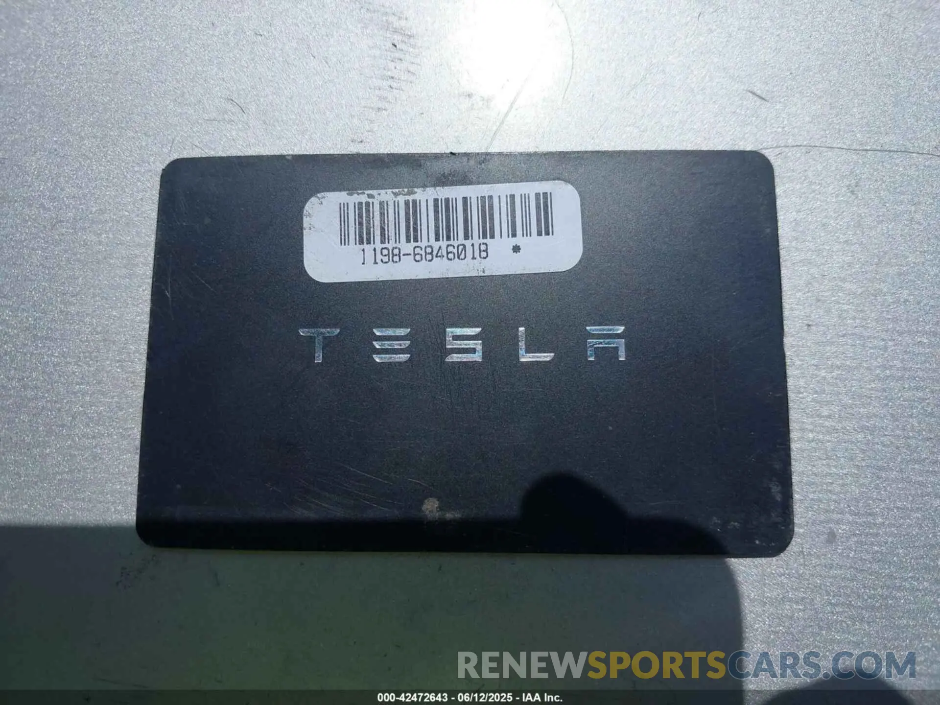 11 Photograph of a damaged car 7SAYGDEE6NF481300 TESLA MODEL Y 2022