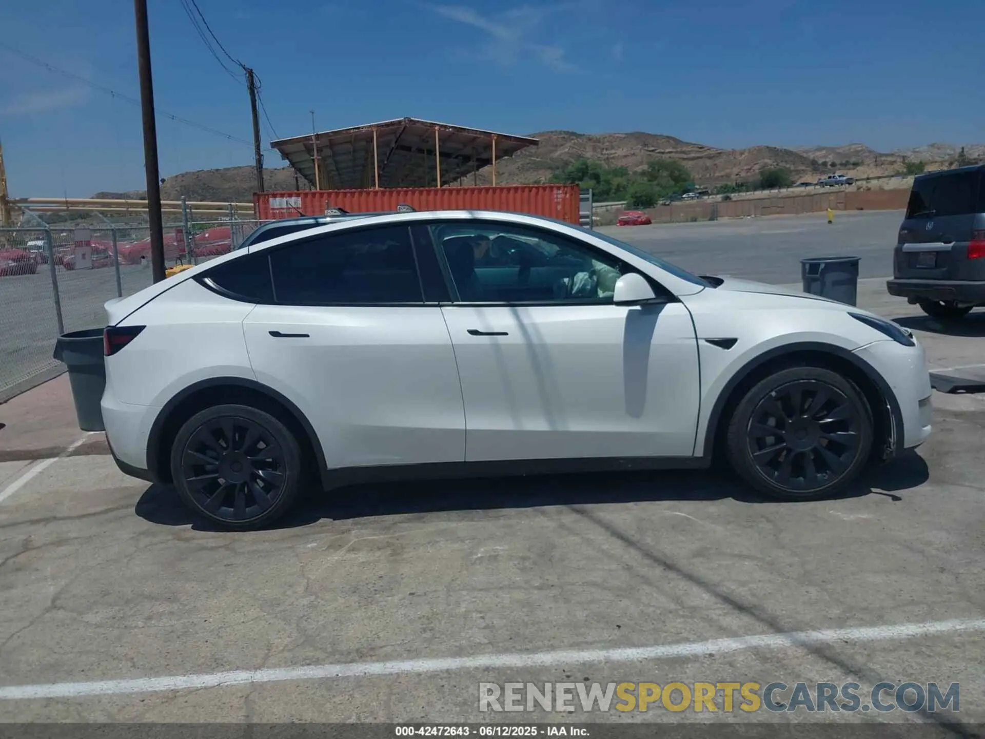 13 Photograph of a damaged car 7SAYGDEE6NF481300 TESLA MODEL Y 2022