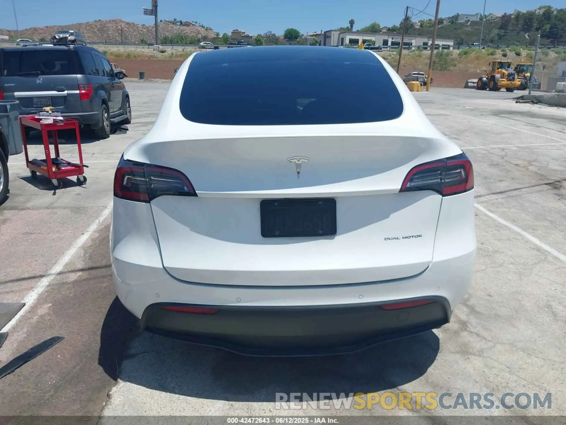 16 Photograph of a damaged car 7SAYGDEE6NF481300 TESLA MODEL Y 2022
