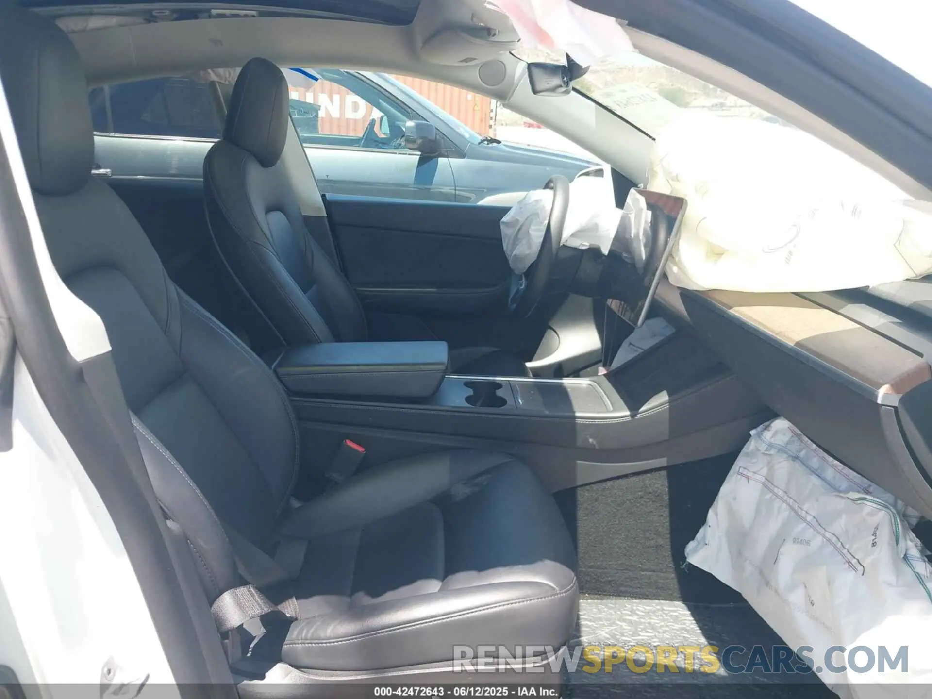 5 Photograph of a damaged car 7SAYGDEE6NF481300 TESLA MODEL Y 2022