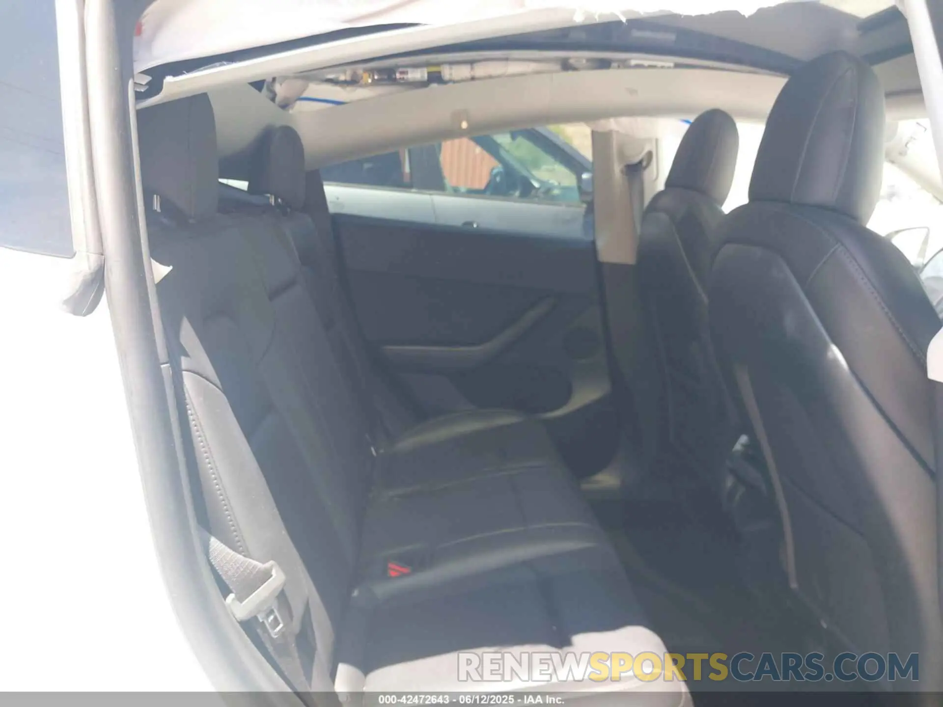 8 Photograph of a damaged car 7SAYGDEE6NF481300 TESLA MODEL Y 2022